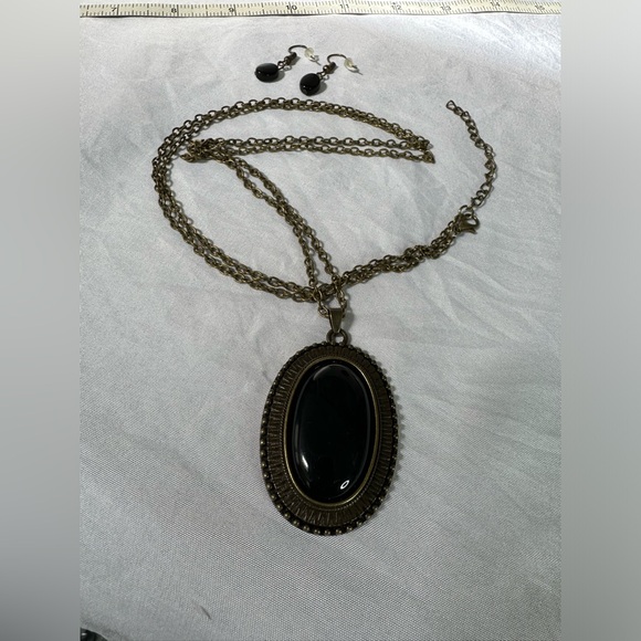 Long antique goldtone oval medallion pendant necklace set - Picture 5 of 8